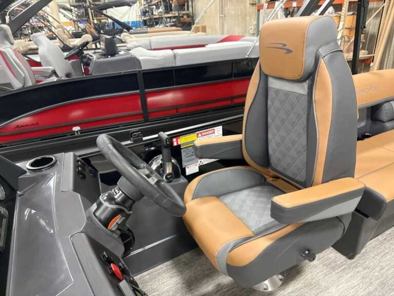 2026 Bennington 20SSR - SPS - Luxe - Blackout US-ETWS9188J526 [photo 15]